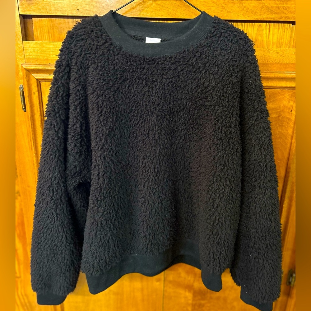 Women’s Black Faux Fur Sweater - L